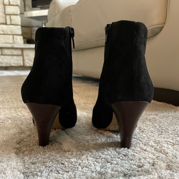 Saks fifth Ave suede ankle boots - Picture 4 of 4